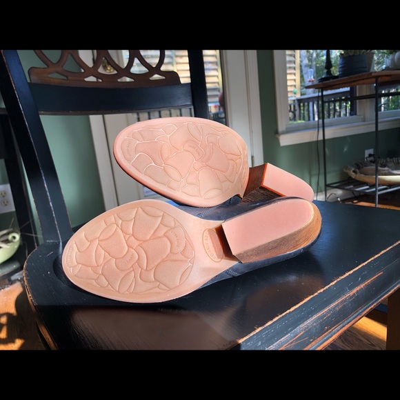 Kork-Ease Black Leather Bootie - Size 9.5 - Picture 5 of 10